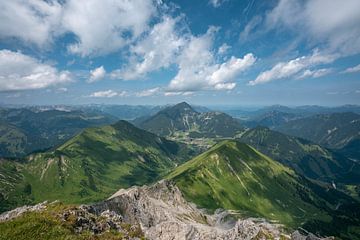 Panoramisch uitzicht op de Tiroler Alpen, inclusief de berg Thaneller van Leo Schindzielorz