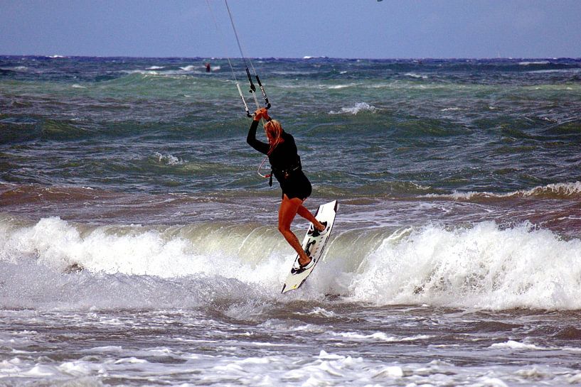 Kitesurfers op het strand van Cabarete Dominicaanse Republiek van Roith Fotografie