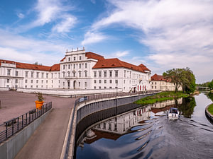 Blick auf das Barockschloss in Oranienburg an der Havel