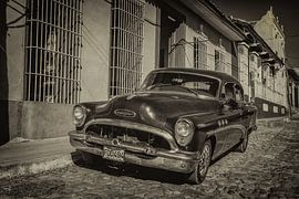 Oldtimer in the streets of Havana, Cuba by Original Mostert Photography