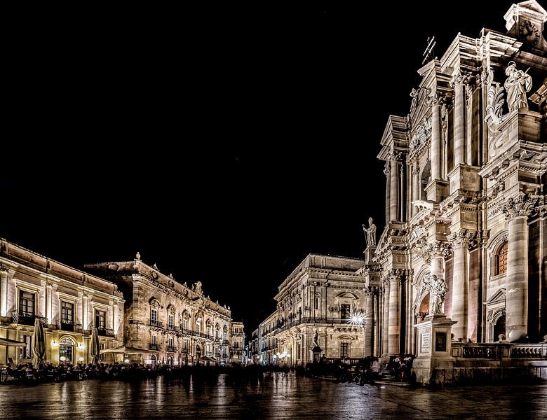 Piazza Duomo Siracusa Sicilie by Mario Calma