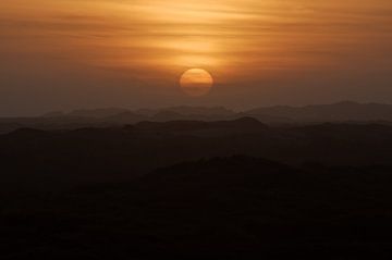 Sonnenuntergang über den Dünen auf Terschelling von Alex Hamstra