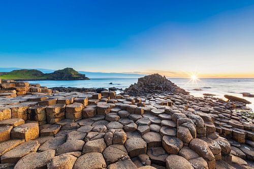 Giantes Causeway zonsondergang in Noord-Ierland
