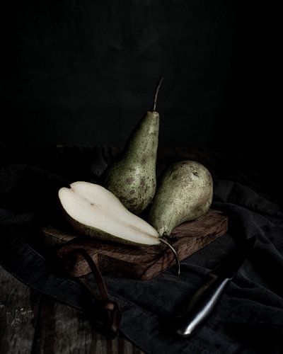 Birnen auf dem Schneidebrett | bildende Kunst Stillleben Farbfotografie | Wandkunst drucken