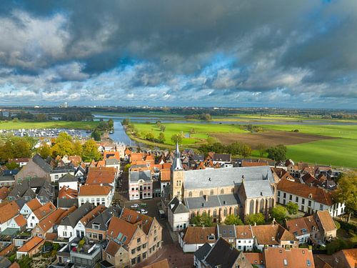 Luchtfoto van Hattem tijdens een mooie herfstdag
