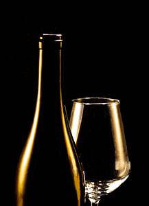 Weinflasche mit Glas
