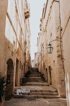 Trappen in Dubrovnik van Mieke Broer