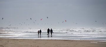 Watch and kite by Hans Heemsbergen