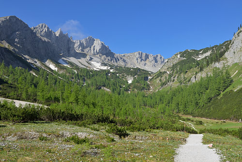 A springtime walking route through alpine countryside to the Hochschwab Mountains