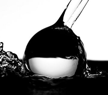 Wasser schwarz-weiß