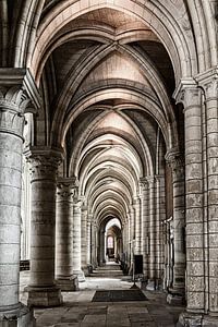 Blick durch die Kathedrale von Laon
