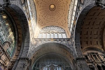 Hall of Antwerp Central Station in art deco style by gaps photography