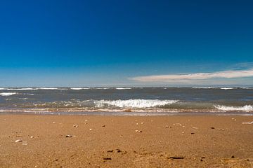 Beach and wave by Michael Ruland