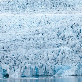Glacier in IJsland - vooraanzicht met lagen van mitevisuals