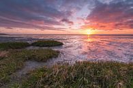 Zonsondergang boven het wad van Menno Bakker thumbnail