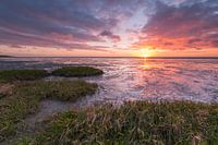 Zonsondergang boven het wad