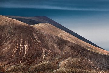 Vulkanische Landschaft auf Lanzarote, einer der Kanarischen Inseln.