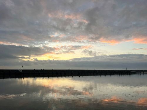 Sonnenuntergang im Hafen von Harlingen
