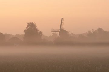 Molen van Makkum in de mist tijdens zonsopkomst van KB Design & Photography (Karen Brouwer)