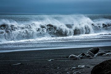 Het zwarte strand in IJsland van Kim Claessen