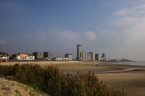 Stadsgezicht met het strand en de boulevard in Vlissingen.