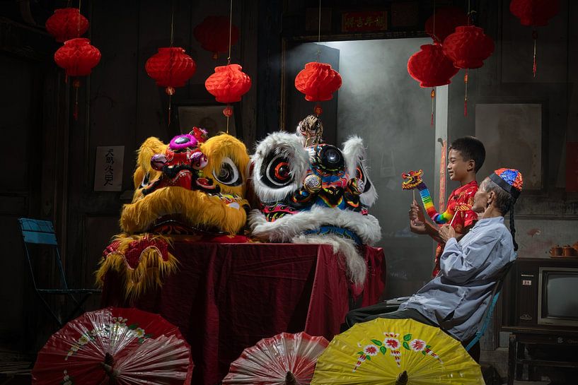 Chinesische Drachen in Lasem von Anges van der Logt