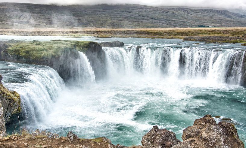 Icelandic waterfall by Niels Hemmeryckx