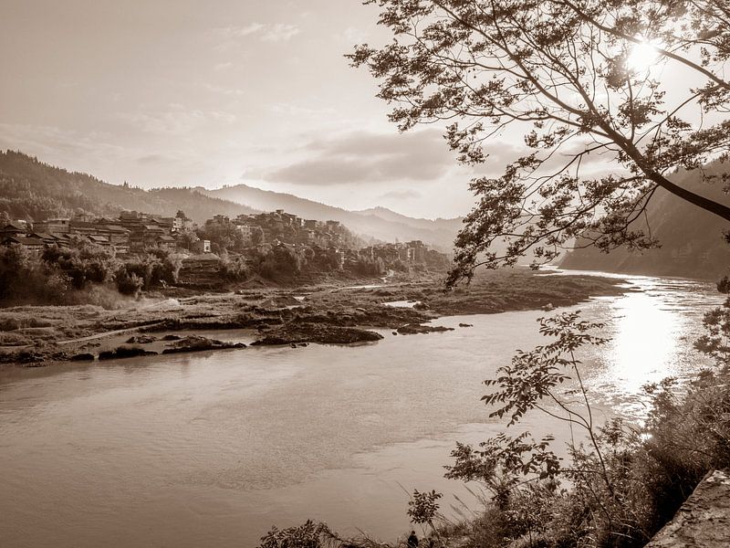 Zonsopgang op de Shijiang river, China, nabij Sanjiang, Guillin von Ruurd Dankloff