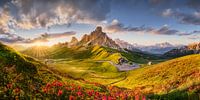 Zonsondergang in de Alpen bij Passo Giau in de Dolomieten