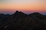 Sprookjesachtige zonsondergang over eenzame bergtoppen in de Oostenrijkse Alpen van Hidde Hageman thumbnail