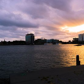 Zonsondergang boven het Ij  sur Ricardo Stoelwinder