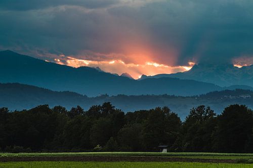 Laatste zonnestralen voor zonsondergang