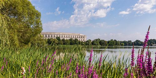 Dutzendteich et l'ancienne salle des congrès de Nuremberg