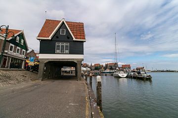 VOLENDAM Havenkantoor en haven van Paul Veen