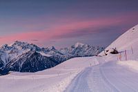 Alpenglühen während dem Sonnenaufgang im Winter am Walliser Matterhorn auf der Fiescheralp.