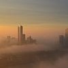 Rotterdam belicht door de vroege ochtend Zon van Marcel van Duinen