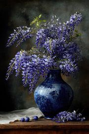Donker Stilleven Blauwe Regen in Delftse Vaas van Joriali Fine Art