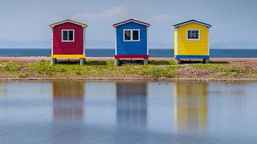 Gekleurde Strandhuisjes bij Cavendish Newfoundland van Menno Schaefer