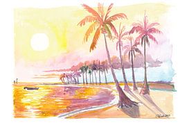 Coucher de soleil doré sur les palmiers et la mer sur l'île Dauphin en Alabama