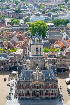 Stadhuis Delft van bovenaf gezien tijdens de zomer in Delft