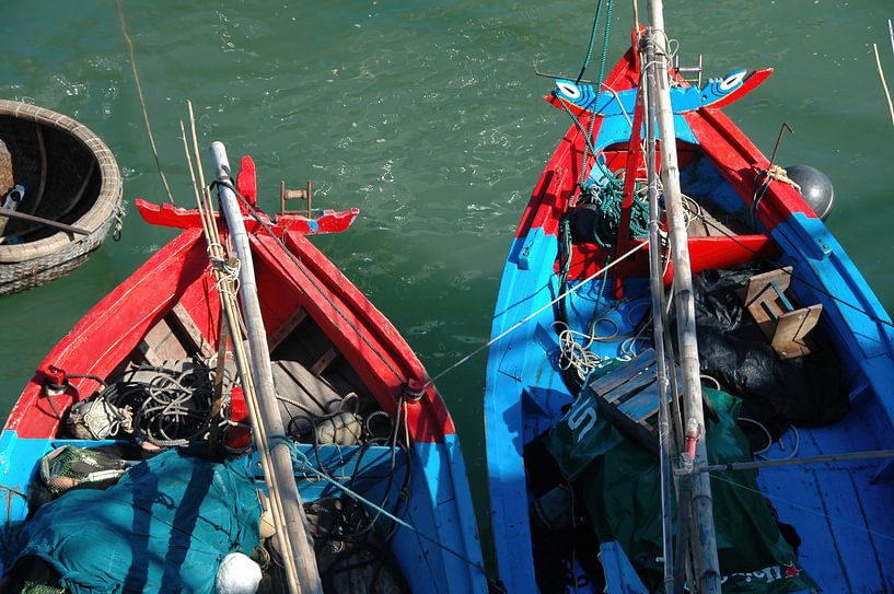 Vietnam - coloured boats by Hans Janssen