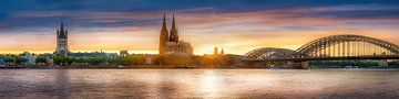 De Dom van Keulen in de stad Keulen bij zonsondergang. van Voss Fine Art Fotografie