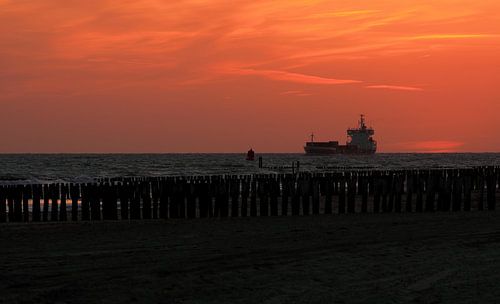 Schip voor de kustlijn van Westkapelle