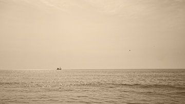 Vissersboot op een zomerse dag van Mark Veldman