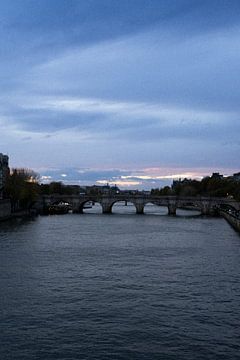 Die Seine zusammen mit einer Brücke | Paris | Frankreich Reisefotografie von Dohi Media