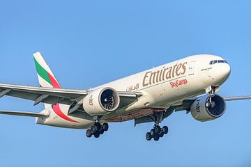Landende Emirates Skycargo Boeing 777F. van Jaap van den Berg