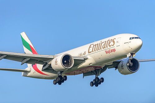 Landung der Emirates Skycargo Boeing 777F.