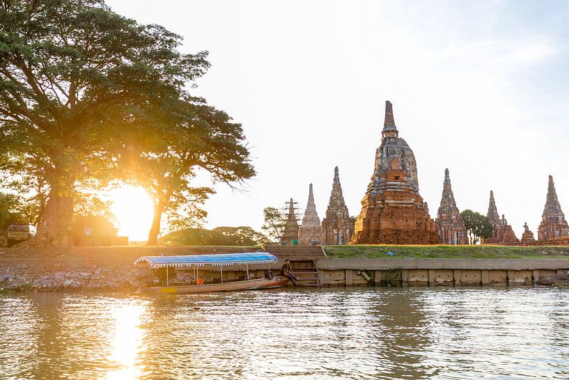 Bangkok Ayutthaya Thailand rivier met tempelcomplex van Felix Brönnimann