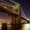 Avond valt over Brooklyn Bridge van JPWFoto