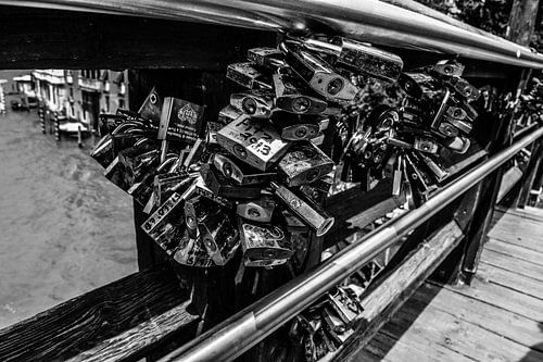 Love united on a bridge in Venice (black and white)
